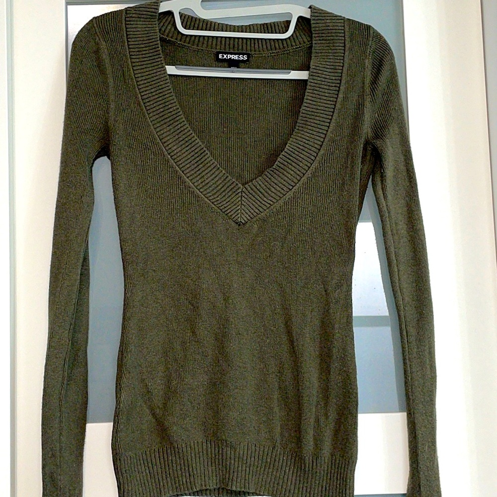 CLOSET CLOSING Express Ribbed V-Neck Sweater, olive green, size XS